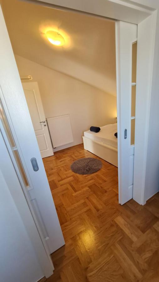 Apartmani Dami Novalja Exterior photo